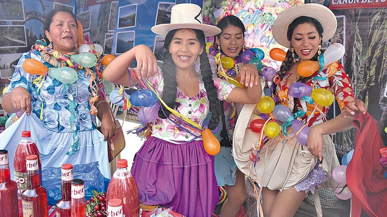 Ferias, concursos de taquipayanaku y entradas folclóricas llegan a la Llajta para celebrar Carnaval