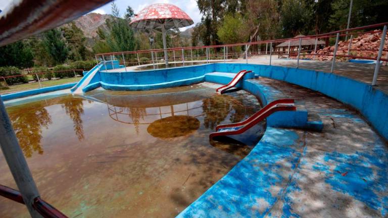Parque de Mallasa: de un jardín con piscinas al total abandono