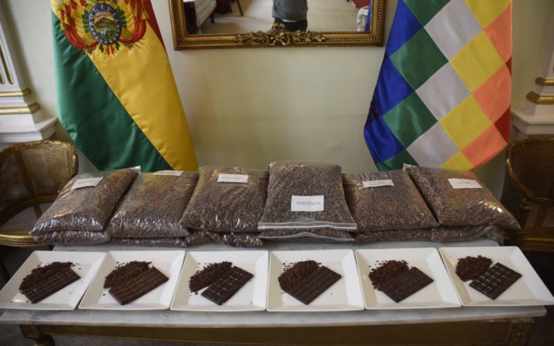 Gobierno premia a las seis mejores muestras de cacao y chocolate que representarán a Bolivia en torneo internacional