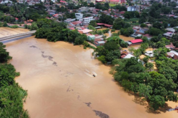 Cobija inundada por desborde del río Acre