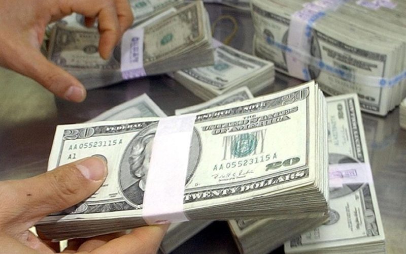Según el IBCE el dólar en Bolivia es ‘débil’ y muy apetecido en otros países