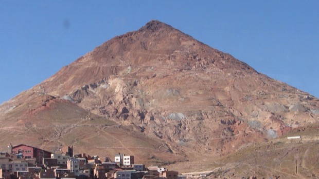 Un minero en Potosí muere intoxicado mientras realizaba trabajos al interior del Cerro Rico