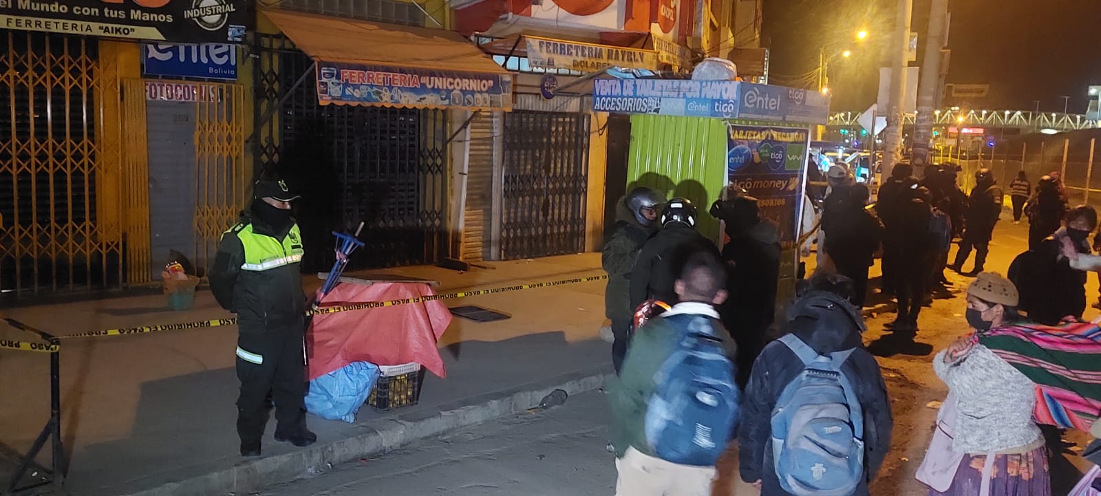 Delincuentes armados robaron al menos $us 10.000 en negocios de El Alto
