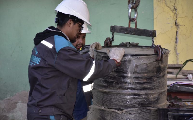 La Fiscalía ejecuta allanamiento y se recuperan los 93 turriles de cemento asfáltico robados en La Paz