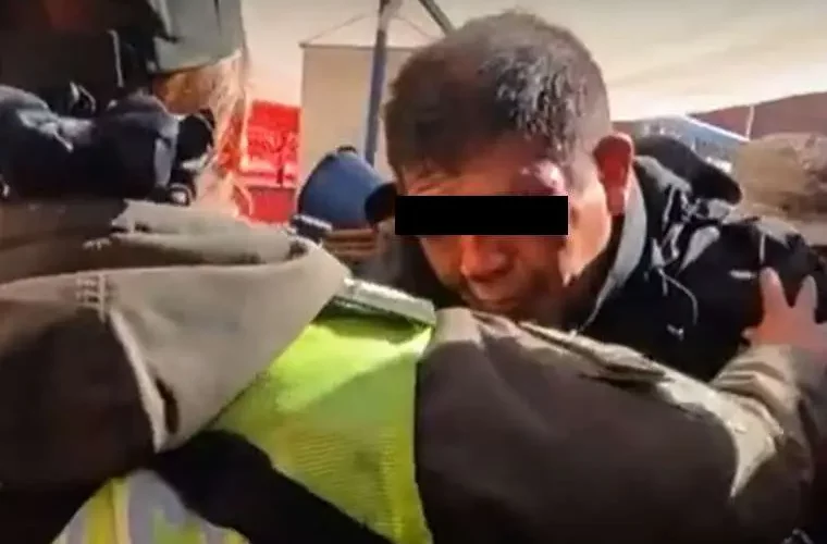Violento atraco en feria de El Alto deja un policía herido y un delincuente capturado