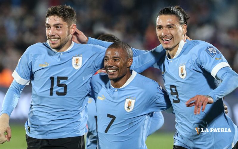 Uruguay arrasa con Chile en su debut en las eliminatorias con un contundente 3-1