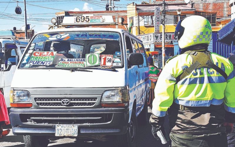 ‘Trameador’, la Alcaldía de El Alto pegará stickers en los vehículos que no cumplan sus rutas