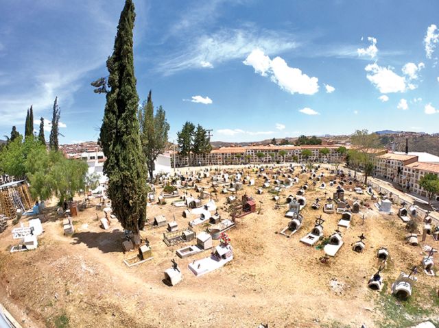 El cementerio de Chuquisaca lleva años colapsado