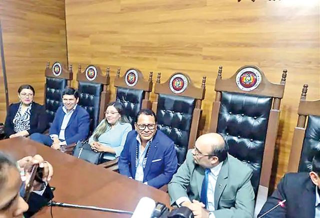 Lima desahucia juicio a tribunos y justifica prórroga de mandato