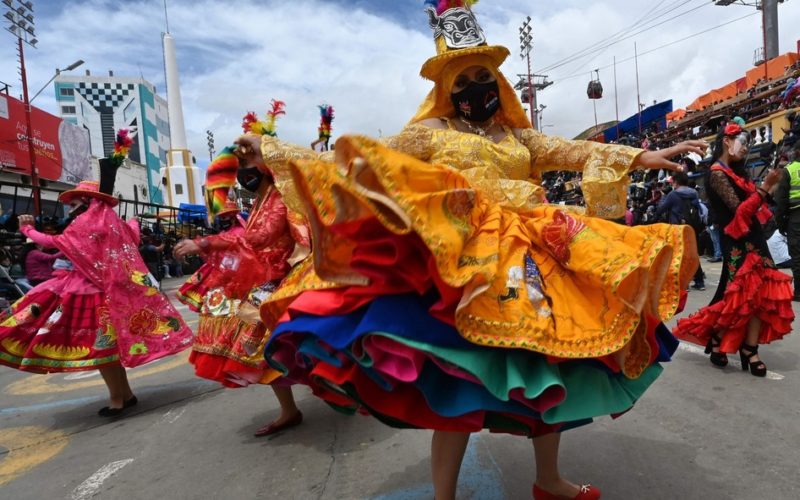 Oruro se declara en emergencia y pide cuarto intermedio en los bloqueos por efectos en el Carnaval