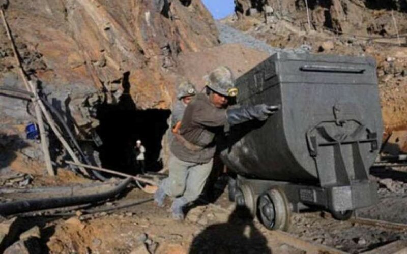 Comunarios en La Paz y Oruro denuncian minería ilegal y amedrentamientos