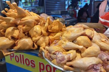 Se duplica el precio del pollo debido a los bloqueos en el país