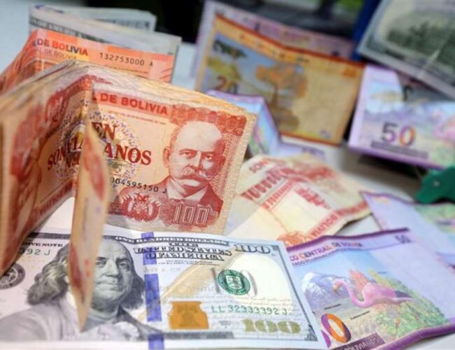 Bancos ofrecen devolver dólares en bolivianos, ahorristas ven pérdidas