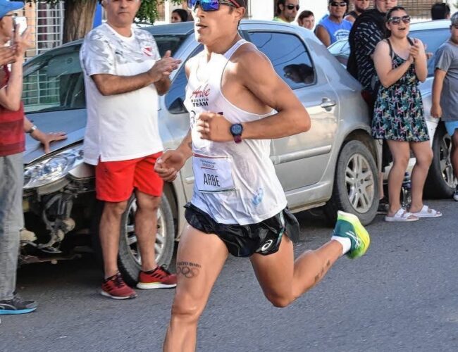 Garibay conquista el tercer puesto en corrida internacional de Argentina