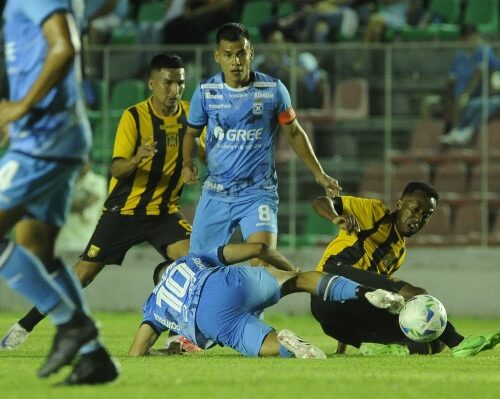 Con un efectivo Triverio, el Tigre golea a Blooming en el debut de Zago