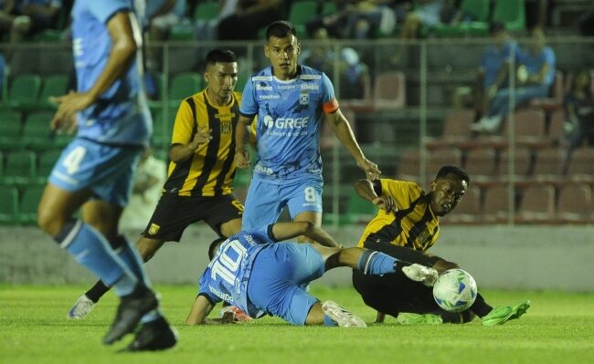 Con un efectivo Triverio, el Tigre golea a Blooming en el debut de Zago