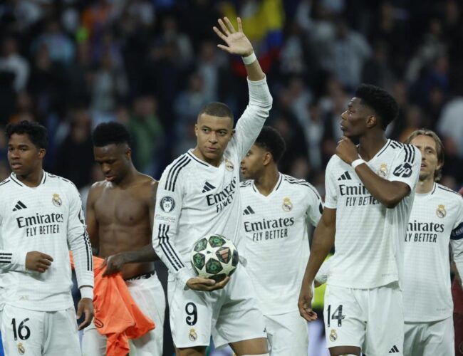 Mbappé destrozó al City con un triplete y el Real Madrid avanzó a octavos (3-1)