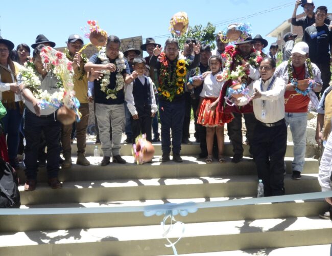 Vicepresidente Choquehuanca inaugura moderna unidad educativa Circuata I y destaca la redistribución del poder y la riqueza