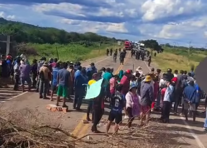 Bloqueos en Yacuiba generan enfrentamientos y heridos