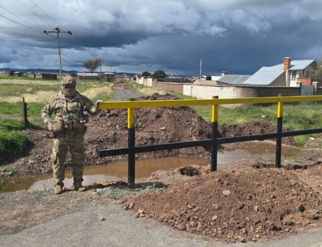 Se colocan barreras en rutas clandestinas de Guaqui y Desaguadero para frenar el contrabando